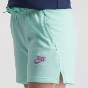 Nike Sportswear Club
Girl’s Sm (8) French Terry Shorts-mint foam/purple shock